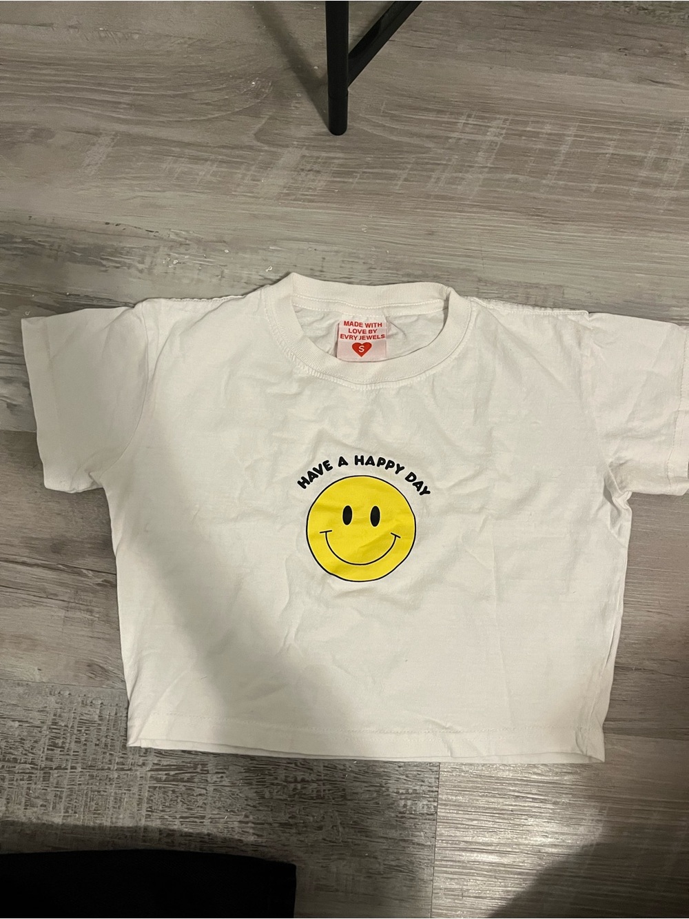 Smiley Cropped Tee - Picture 3 of 5